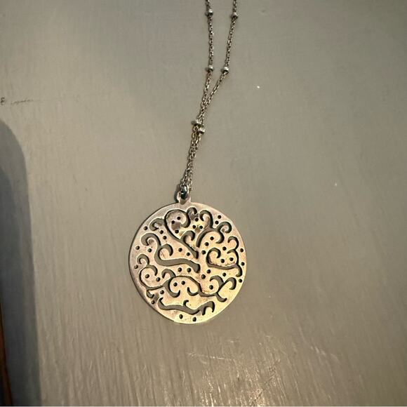 Silpada 925 Sterling Silver Cut Out Circle  Pendant Necklace - Picture 5 of 7